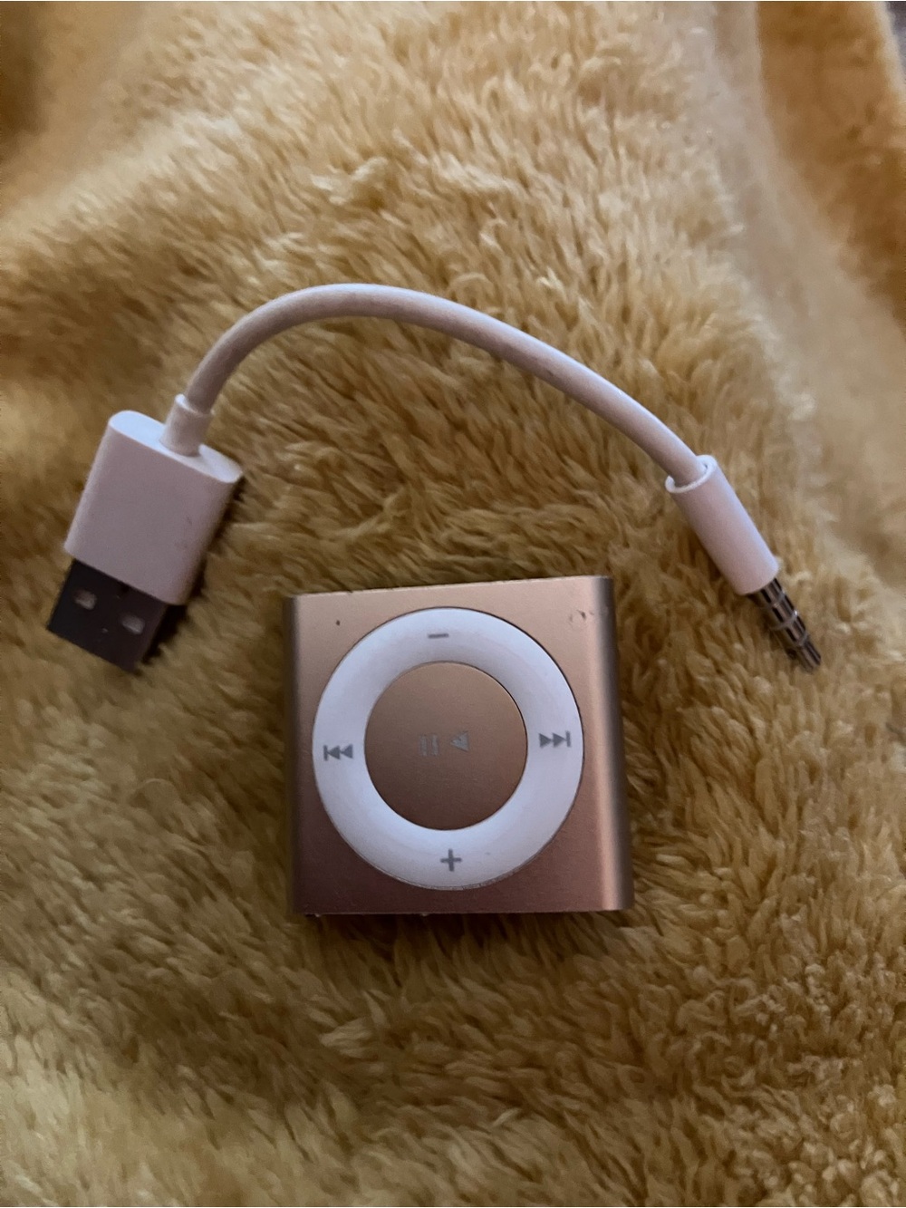 Apple  Gold iPod Shuffle-4th Generation-Has NEW battery